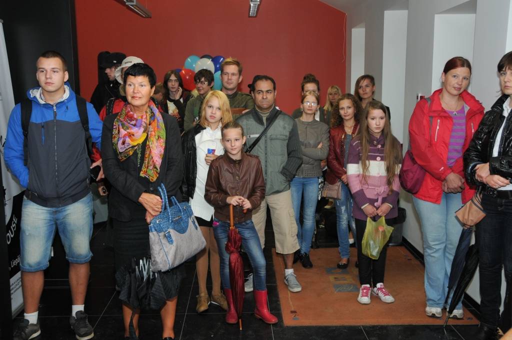 FOTO: Jaunieši sniedz koncertu mācību gada sākumā