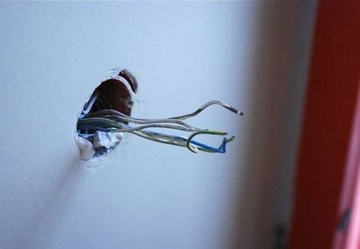 Liepājā elektroapdraudējuma dēļ no daudzdzīvokļu mājas evakuē 10 iedzīvotājus