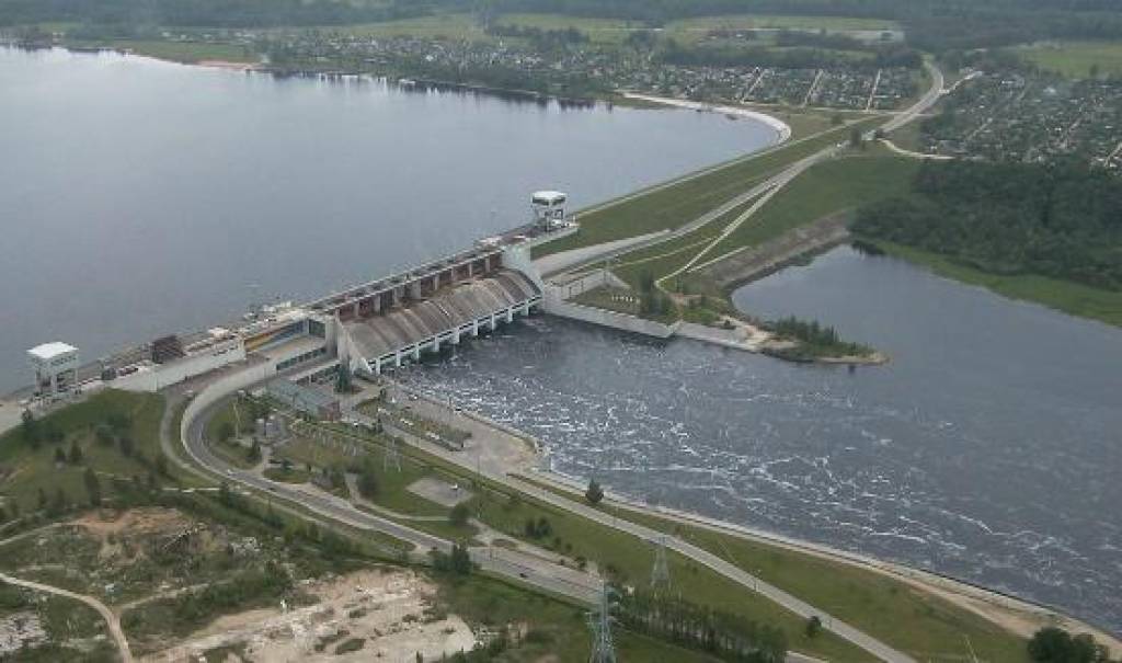 Pļaviņu HES ūdens novadīšanai vajag rezerves pārgāzni, taču līdzekļu nav