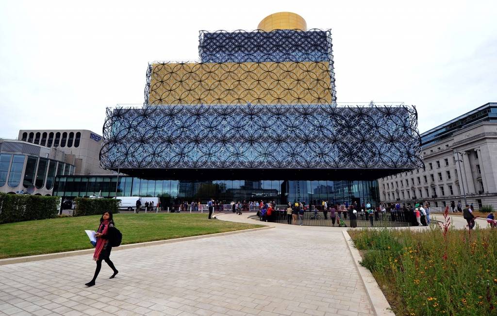 Birmingemas bibliotēka ar titulu «lielākā Eiropā» dižosies vien līdz Gaismas pils atklāšanai