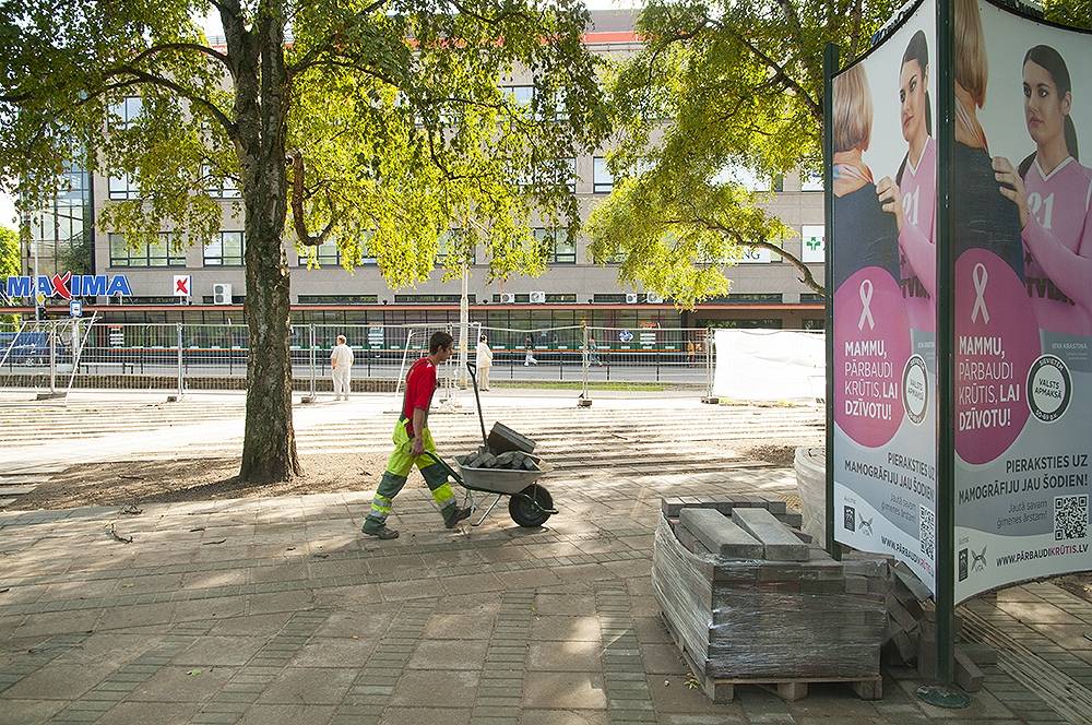FOTO: Lielās ielas skvērs kļūs zaļāks