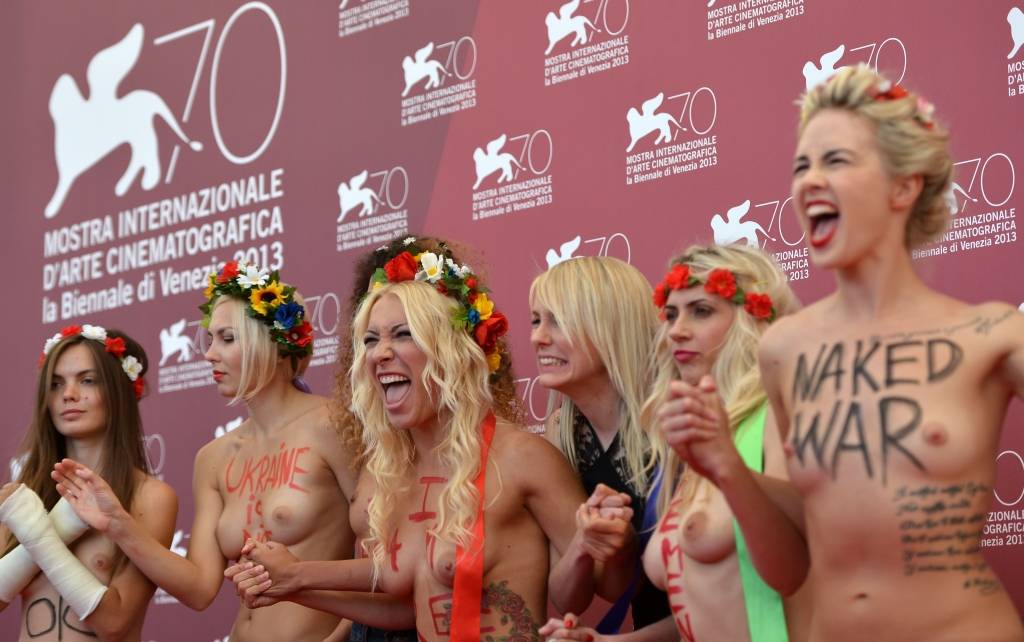 Ukraina nav bordelis - Venēcijas festivālā apgalvo Femen aktīvistes
