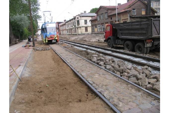 Tramvaja sliedes montēs arī naktīs