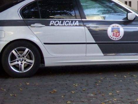 Uz autoceļa Rīga-Liepāja pie Apšupes dzelzceļa pārvada noticis ceļu satiksmes negadījums; bloķēta satiksme