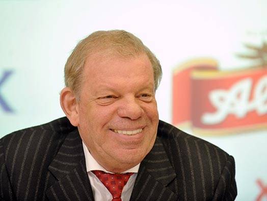 Kirovs Lipmans dāsni atbalsta savu dzimto skolu