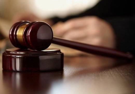 Liepājnieku par valsts karoga dedzināšanu soda ar piespiedu darbu