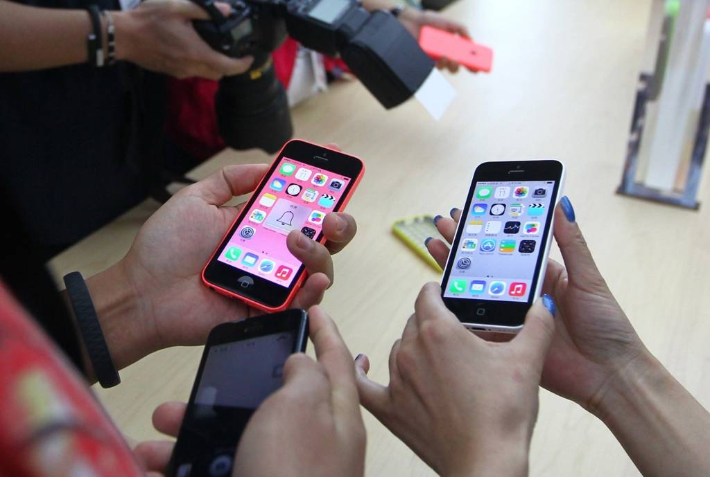 Lielu sajūsmu par jaunajiem iPhone Latvijas Twitter lietotāji nepauž