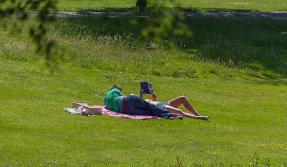 Brīvdienās saglabāsies vasarīgi silts laiks