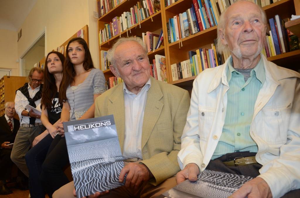 FOTO: Atver žurnāla "Helikons" jaunāko numuru