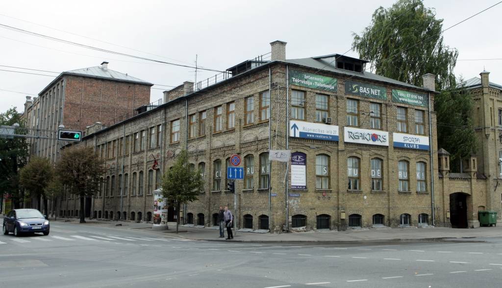 Par ugunsgrēku SIA New Rosme noliktavā un Rīgas uzņēmējdarbības koledžā uzsākts kriminālprocess