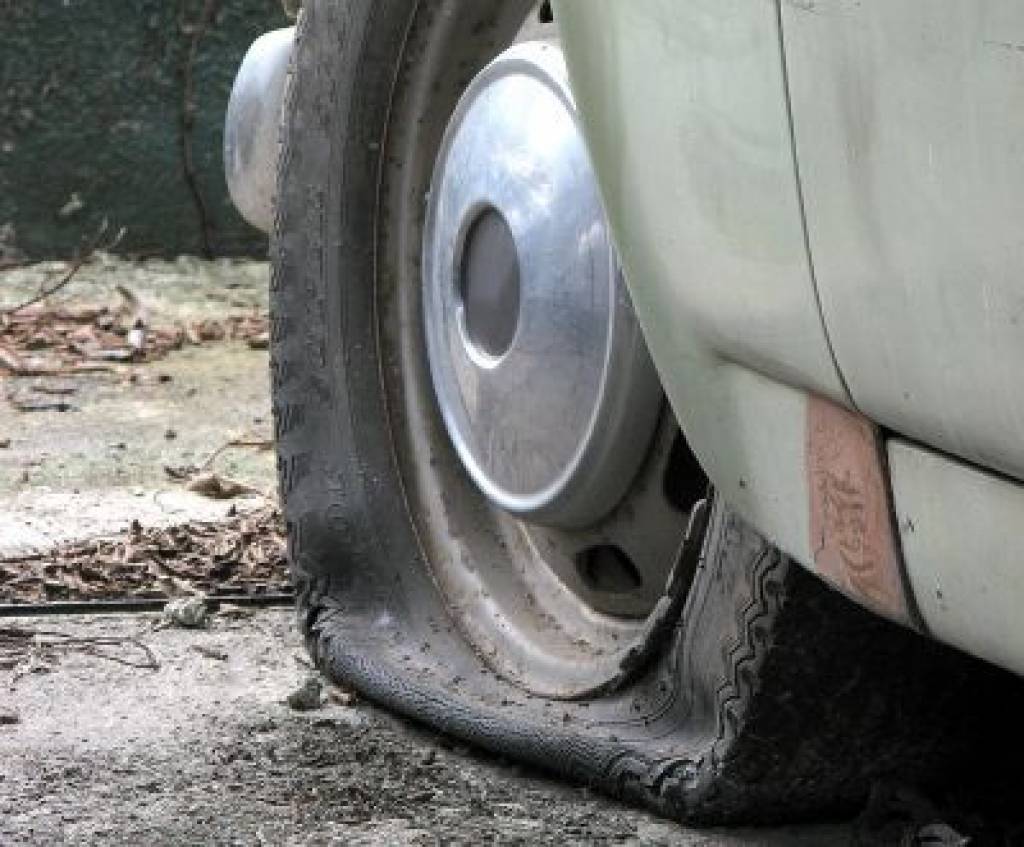 Vieglo automašīnu pārdošanas apjomi ES zemākie kopš 1990. gada