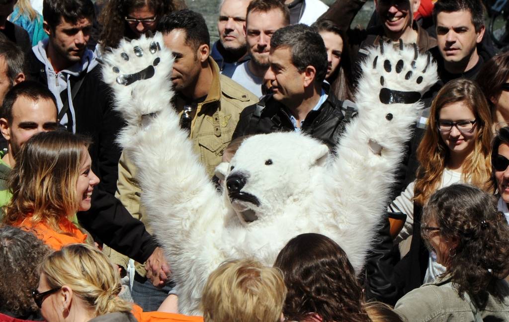 Krievu robežsargi Arktikā arestējuši Greenpeace aktīvistus