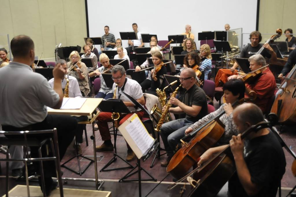 FOTO: Liepājas Simfoniskais orķestris gatavojas sezonas atklāšanai