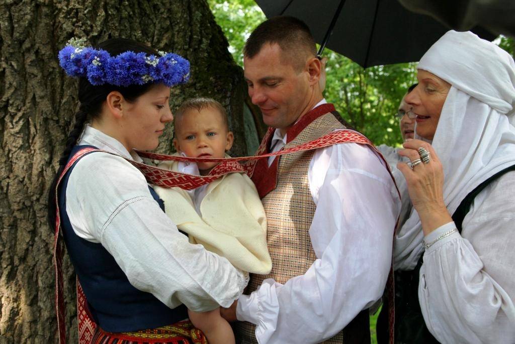 Krustabu tradīcijas no senatnes līdz mūsdienām