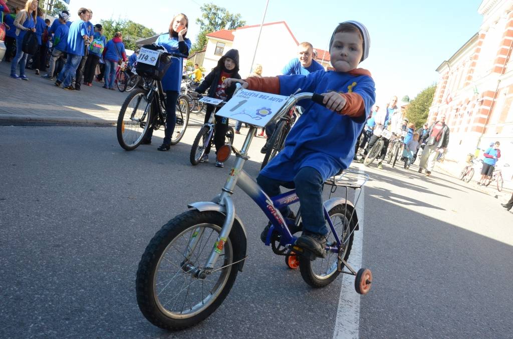 FOTO: Dodas velobraucienā pa Liepāju "Pilsētā bez auto!"