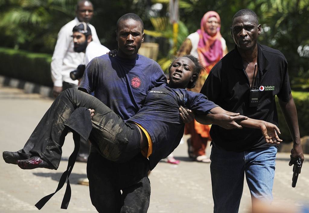 Traģēdijas Fotoreportāža - Apšaudē Nairobi lielveikalā vismaz 15 nogalinātie