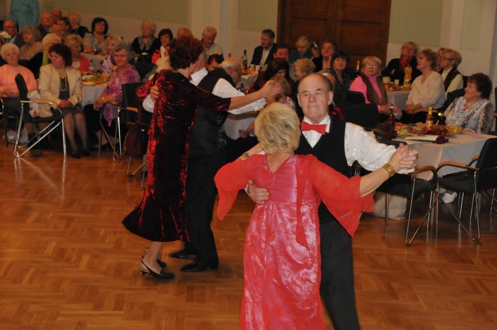 Seniorus aicina piedalīties radošā konkursā "Gadi nav šķērslis"