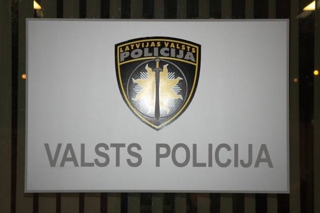 Policija apcietina trīs personas par nāvējošu miesas bojājumu nodarīšanu kādam vīrietim Vērgalē