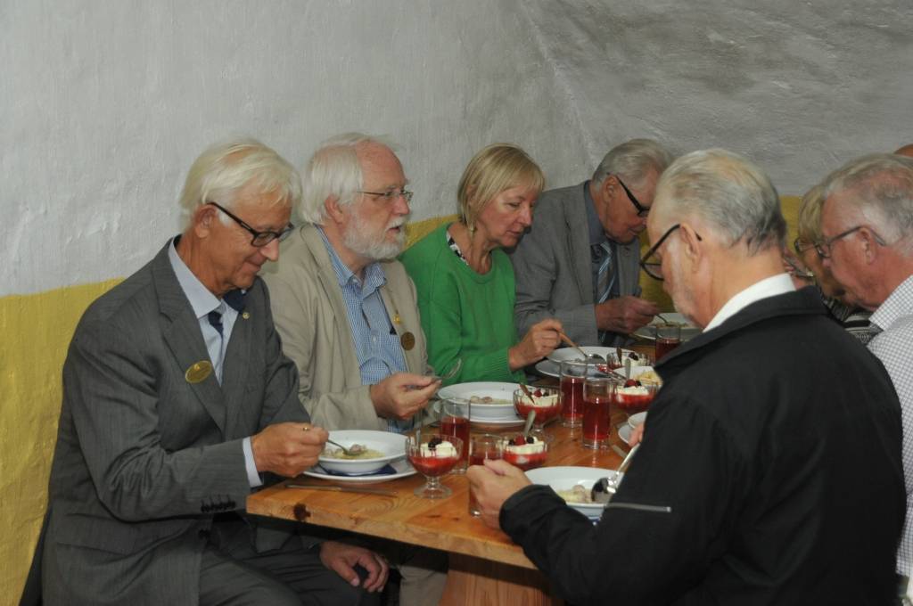 FOTO: Zviedru labdari apdāvina skolas