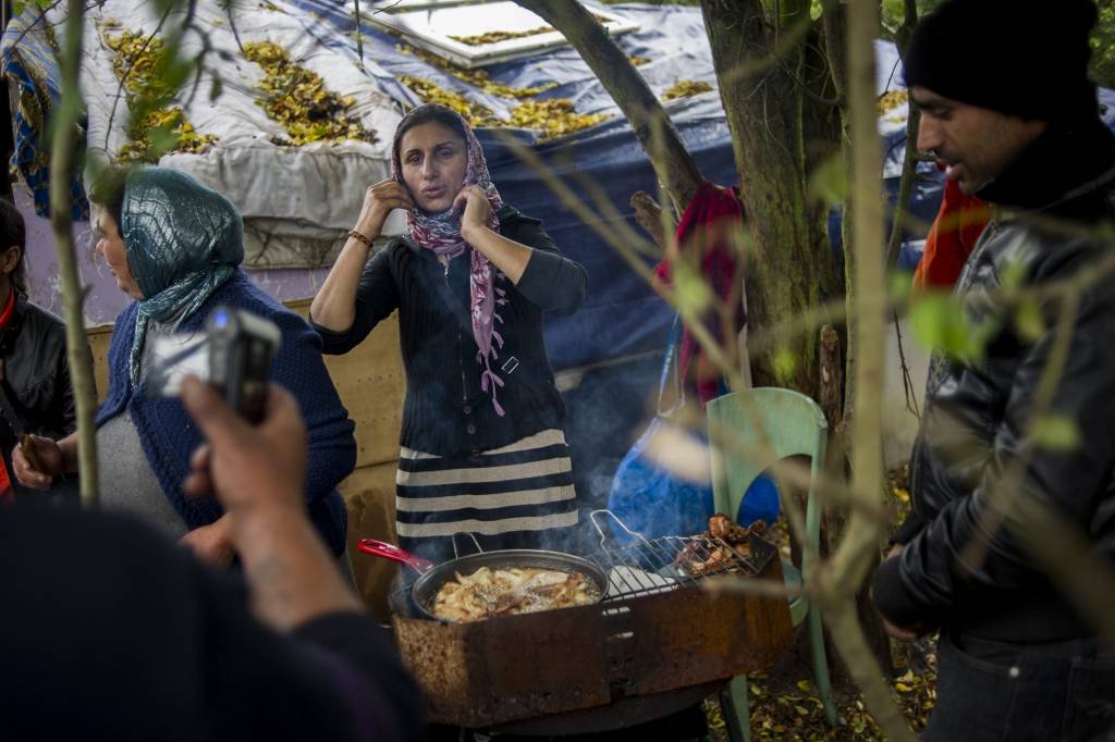 Franču ministrs aicina nojaukt čigānu nometnes un cilvēkus deportēt