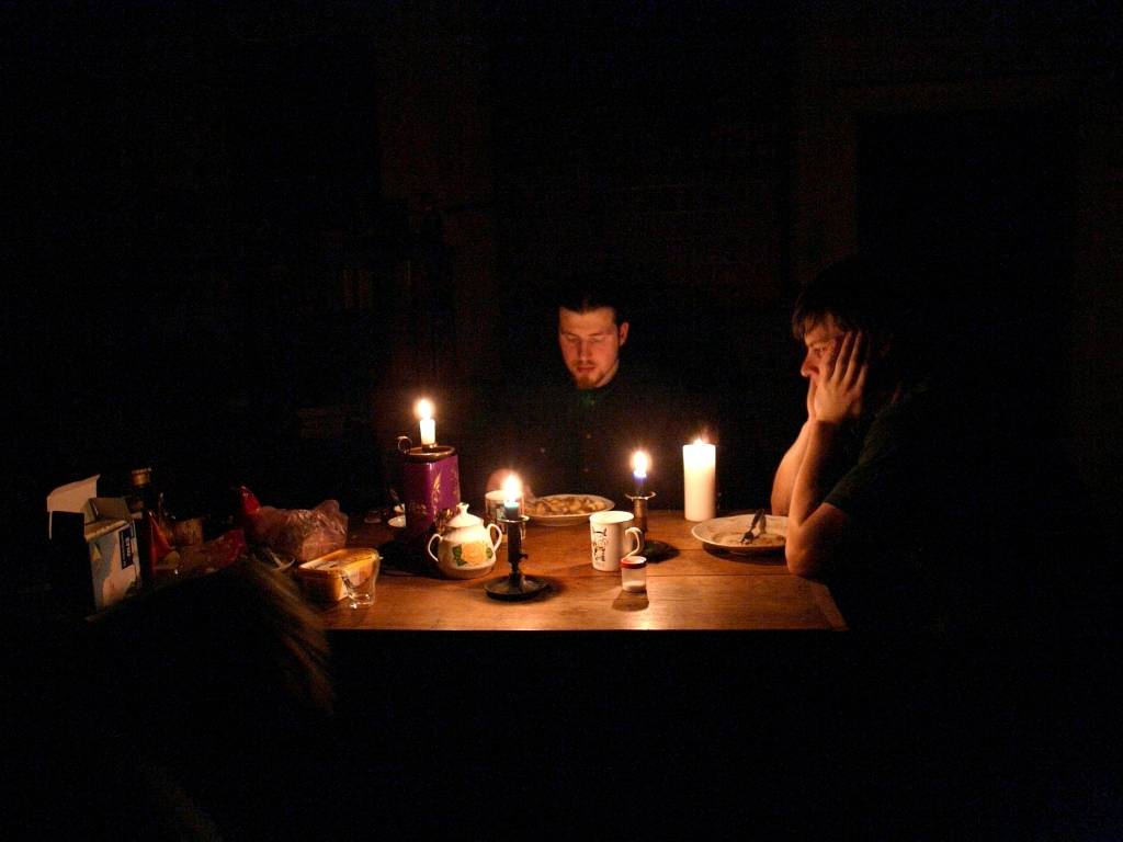 Latvenergo par elektrību parādā vairāk nekā 54 000 klientu