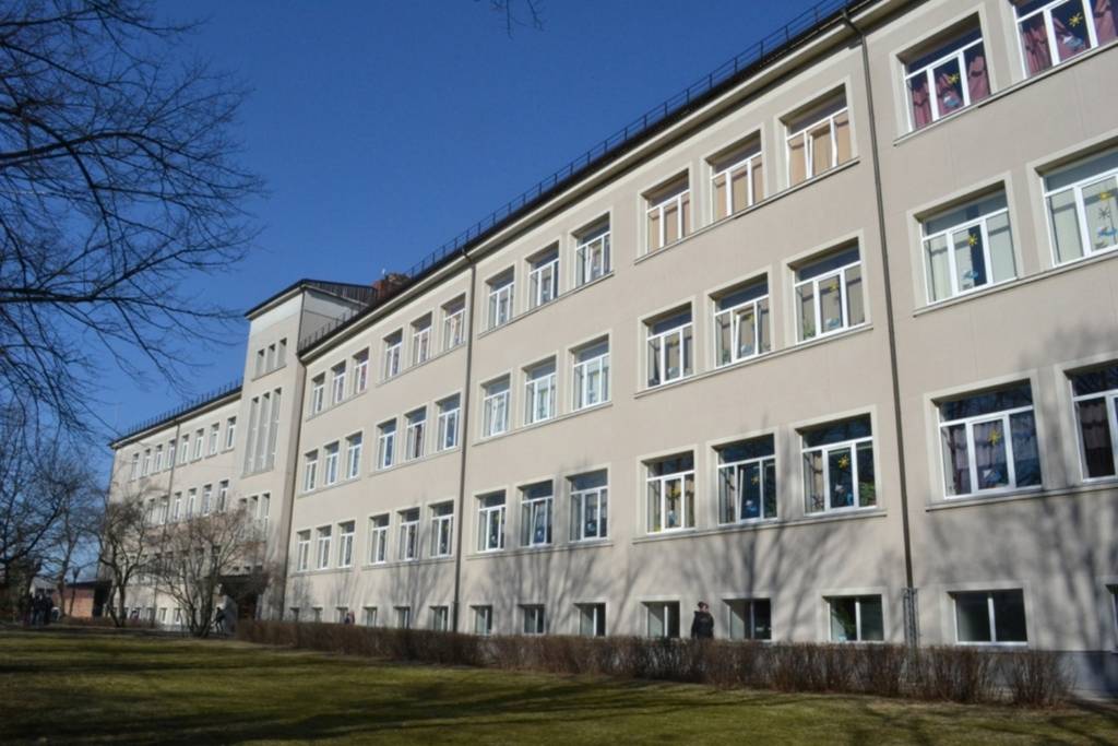 Draudzīgā aicinājuma Liepājas pilsētas 5. vidusskola svinēs 75. dzimšanas dienu