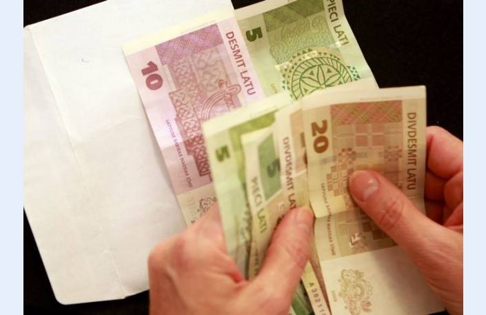 Liepājā apvārdo sievieti un izkrāpj naudu