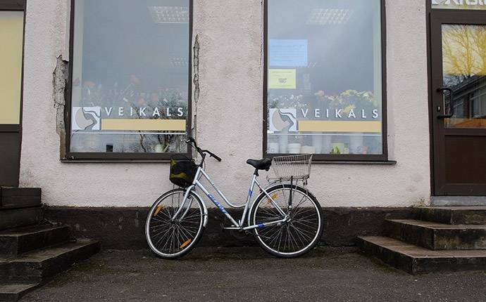 Mazie veikalnieki laukos par nestrādāšanu paralēlās eiro un latu apgrozības periodā varētu izlemt pēdējā brīdī