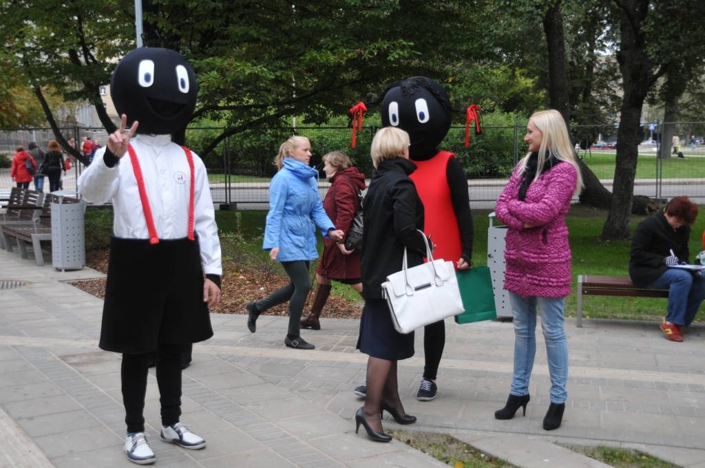 FOTO: Pieņem ekspluatācijā Lielās ielas skvēru pēc rekonstrukcijas