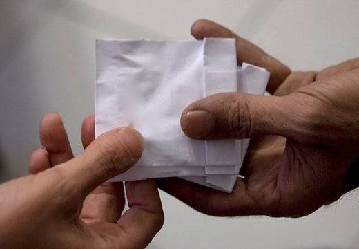 Policija dienas laikā aiztur 23 personas ar nezināmas izcelsmes augu valsts maisījumiem