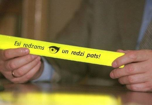 Pieaug diennakts tumšajā laikā uz ceļiem cietušo gājēju skaits