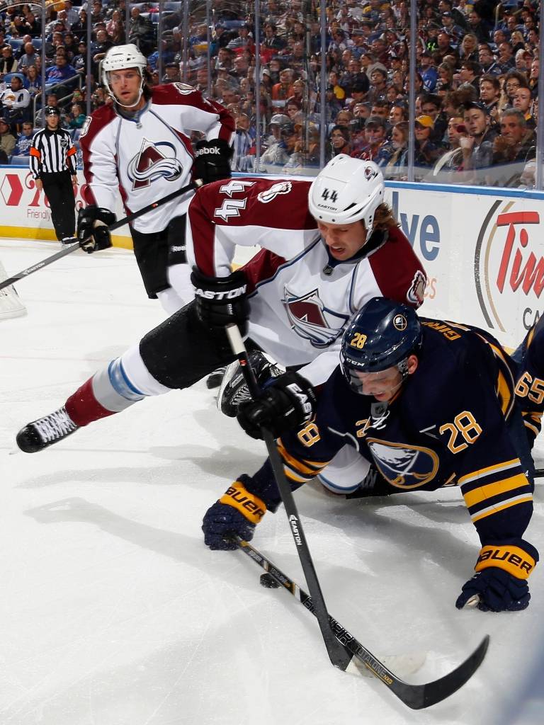 Girgensons aktīvs atgriešanās mačā, Sabres devītais zaudējums 10 spēlēs (VIDEO)