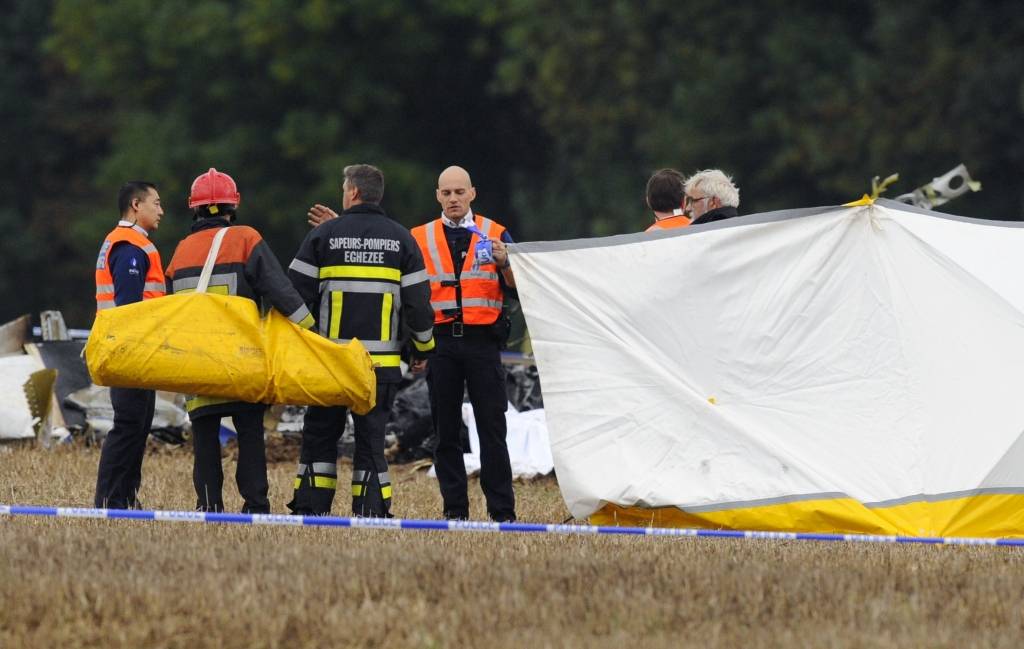 Traģēdija Beļģijā: Nogāžoties lidmašīnai, bojā gājuši vismaz 10 izpletņlēcēji