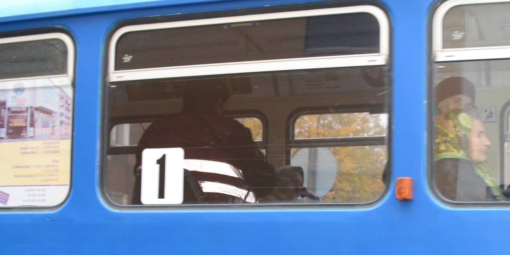 Daugavpils iedzīvotāji gatavi atvadīties no vecajiem tramvajiem; Baltkrievijas piegādātājs nesteidzas