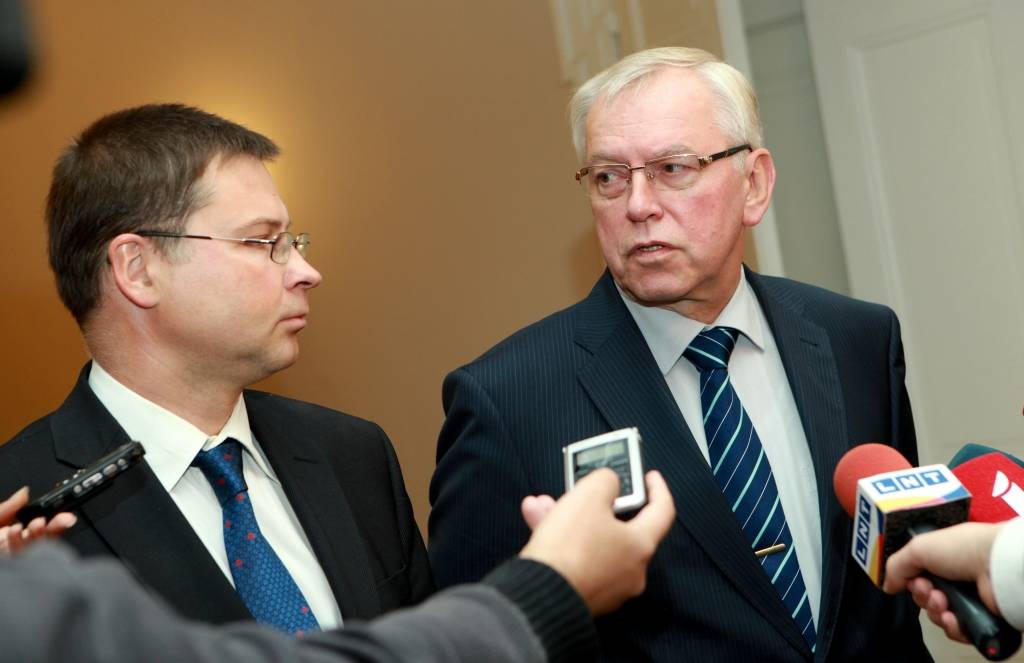 papildināts ar FOTO - Premjers piekāpjas ZZS prasībai par papildus 7 miljoniem eiro autoceļu attīstībai