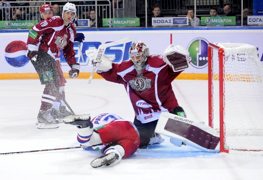 Rīgas Dinamo saspringtā mačā izlaiž trīs ripu pārsvaru, bet uzvar CSKA