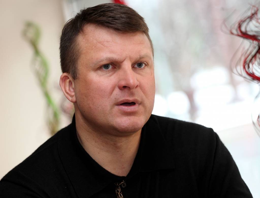 Šlesers atzīst, ka ir personiski ieinteresēts termiņuzturēšanās atļauju programmā