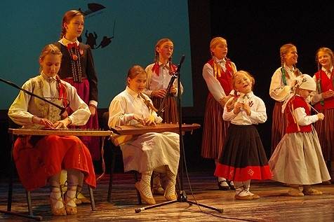 Atklās folkloras kopas "Ķocis" darbu izstādi