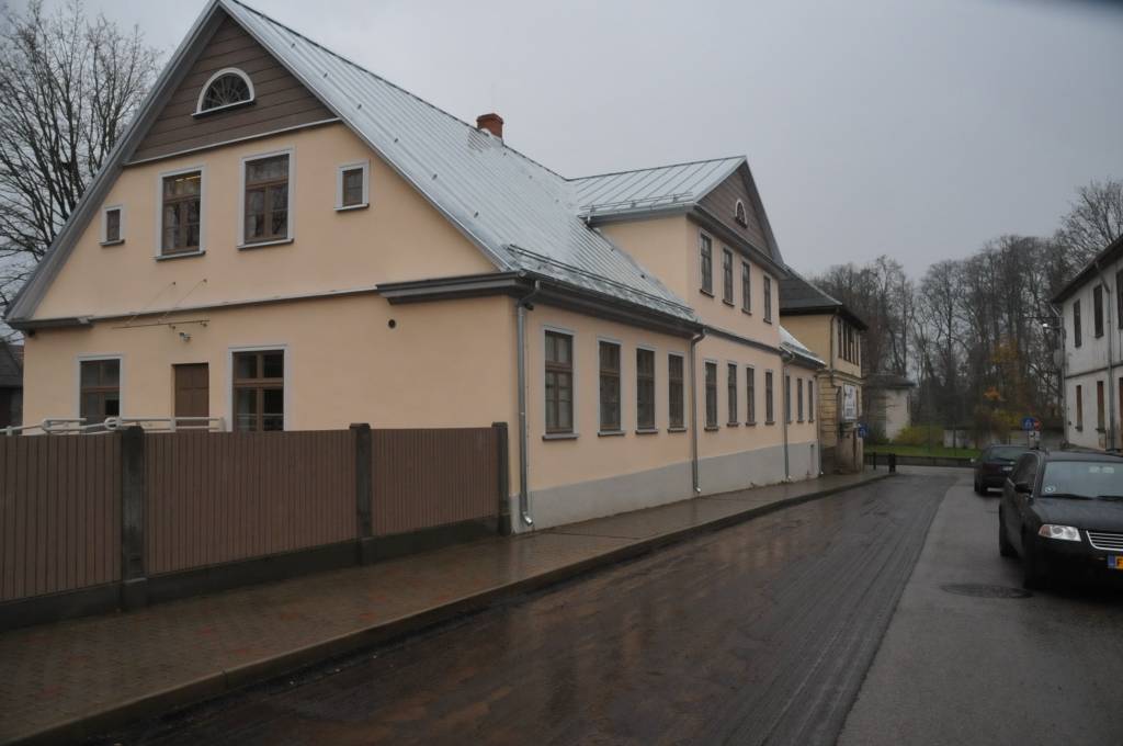 FOTO: Durvis ver daudzfunkcionālais sociālo pakalpojumu centrs Aizputē