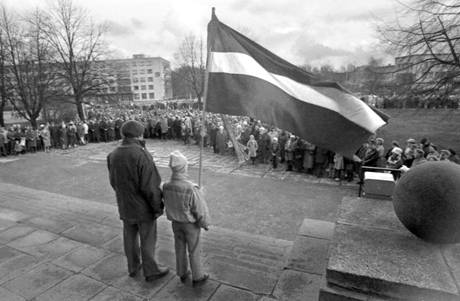 Muzikāli dzejisks atmiņu pasākumu "Kamēr koki bija zaļi, mēs dzīvojām jautri un skaļi"