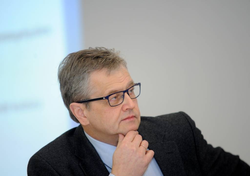 Saeimā par Kasparova iesniegumu diskutē aiz slēgtām durvīm, pēc būtības neskata