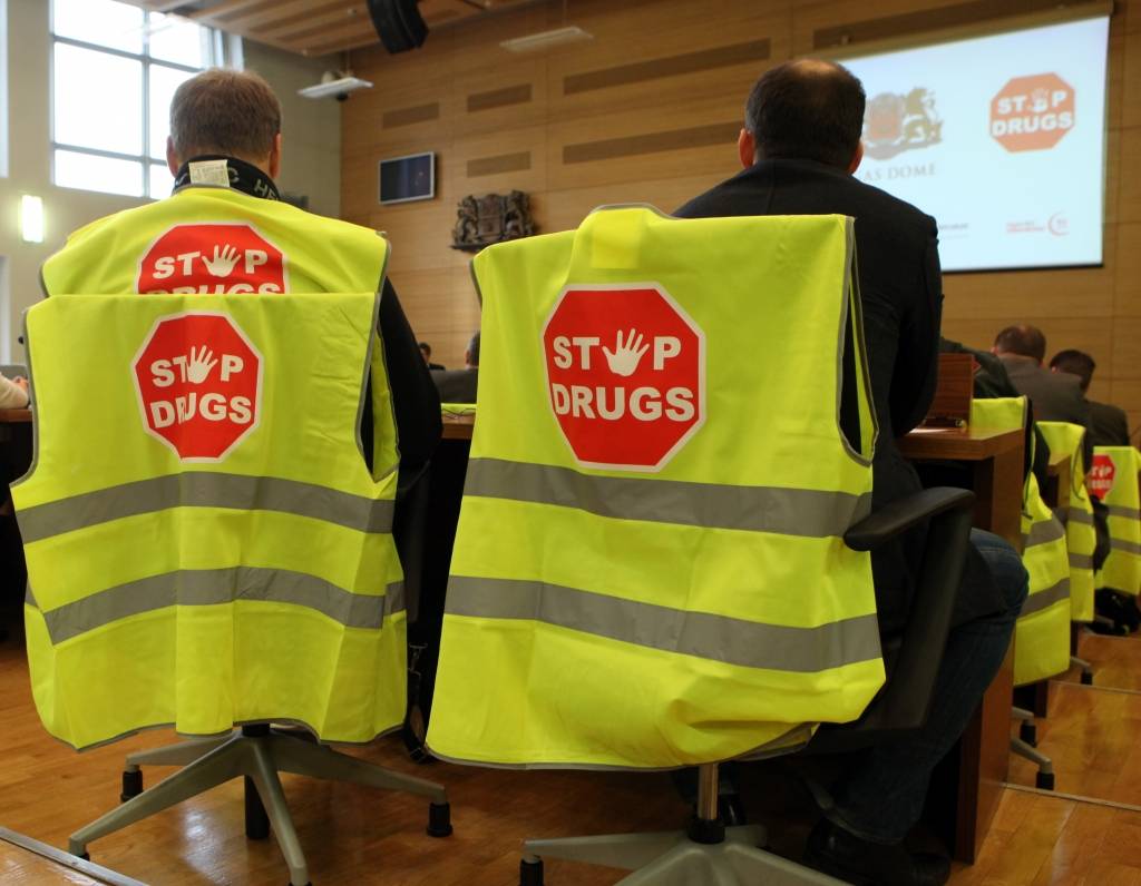 Tviterpērles: Teds Nolans un legālās narkotikas