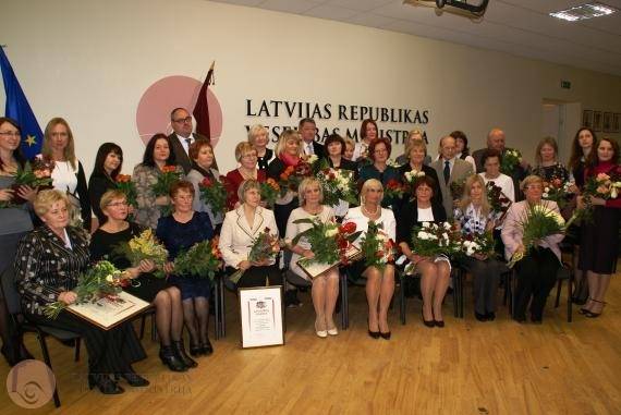 Liepājas veselības nozares darbinieki saņem Veselības ministrijas Atzinības rakstu