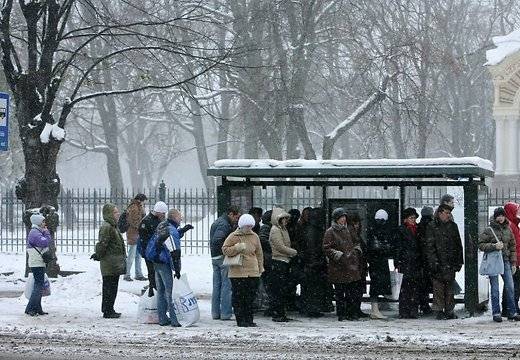 Sabiedriskā transporta pasažierus un citus ceļu satiksmes dalībniekus aicina būt uzmanīgiem