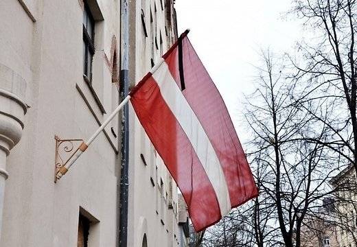 Latvijā izsludina trīs sēru dienas