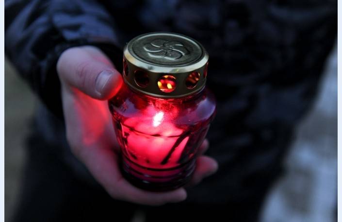 Pieminot Zolitūdes traģēdijas upurus, valstī sākas trīs dienu sēras