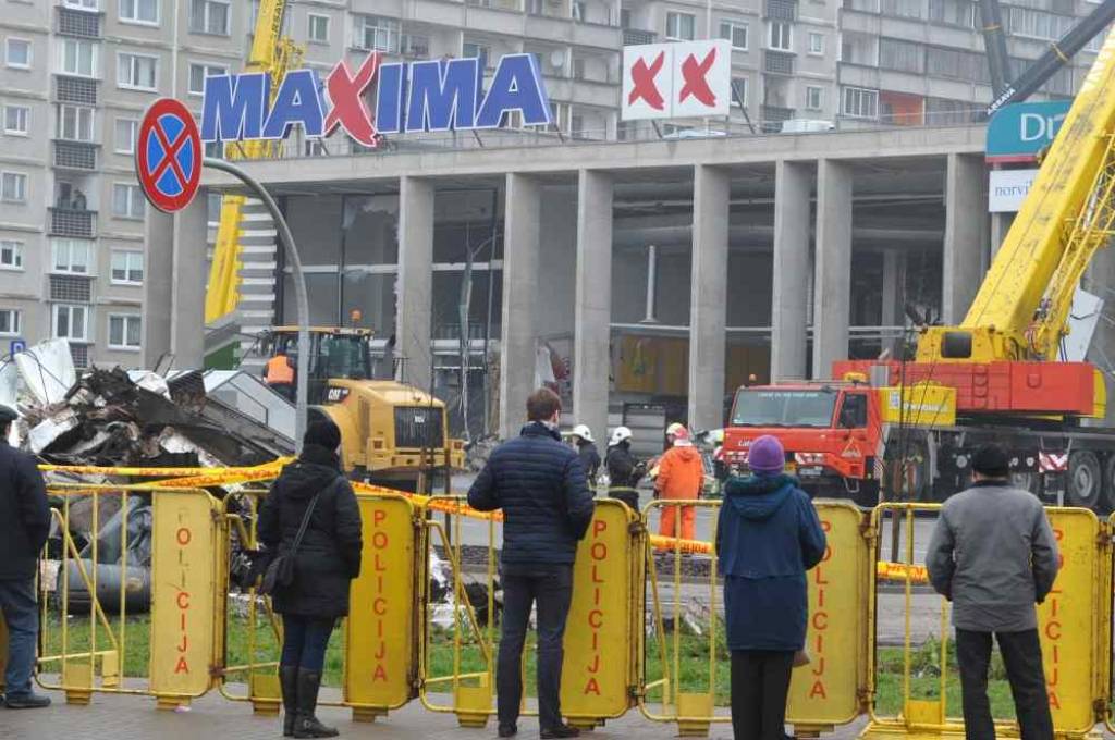 Glābšanas un meklēšanas darbi sabrukušā veikala teritorijā pabeigti (atjaunots 18:13)