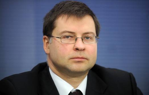 Ministru prezidents Valdis Dombrovskis nolēmis demisionēt; viņa lēmumu gan peļ, gan ciena