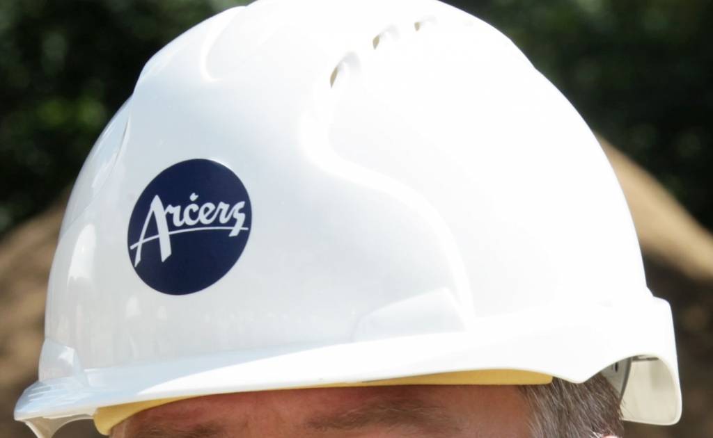 Papildināts - Arčers jaunceltnē Vaiņodes ielā Rīgā bijis nogruvums; no liela augstuma nokrituši pieci strādnieki
