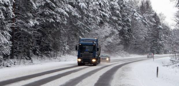 CSDD: Automašīnām jābūt aprīkotām ar ziemas riepām